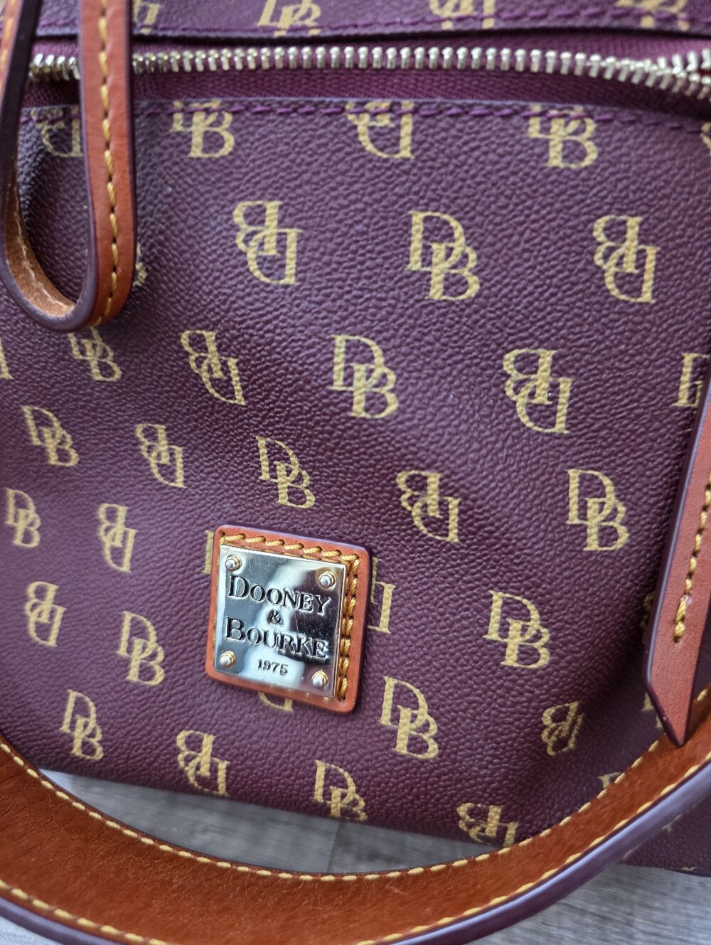 Dooney & Bourke Burgundy Monogram Y2K Logo Drawstring Shoulder Bucket Bag Luxury - Picture 12 of 16
